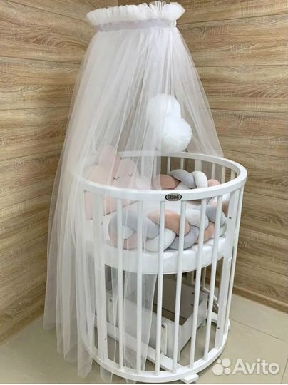 Балдахин с помпонами на детскую кроватку