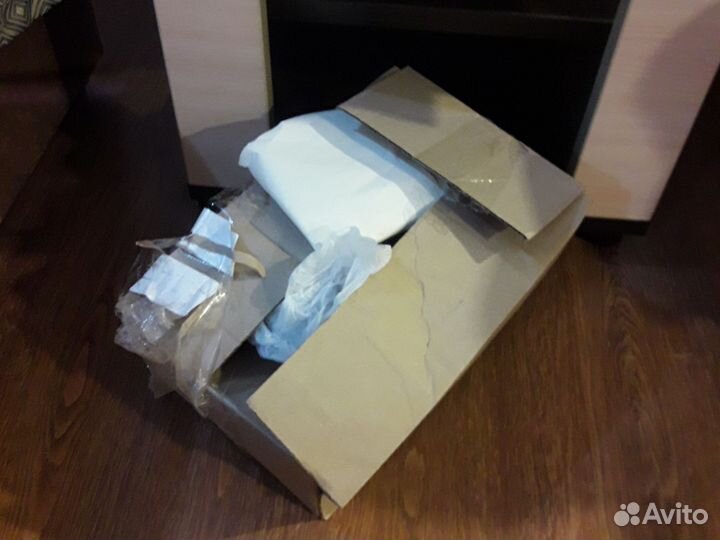 Детский рюкзак с вещами и коробка