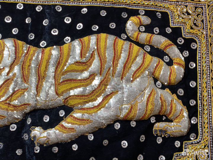 Панно с изображением амурского тигра