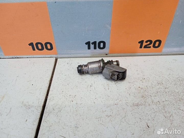 Форсунка топливная Toyota Rav4 XA10 2.0 1997