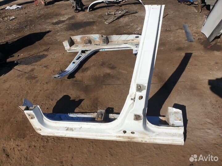 Порог левый со стойкой Renault Sandero 1 Сандеро