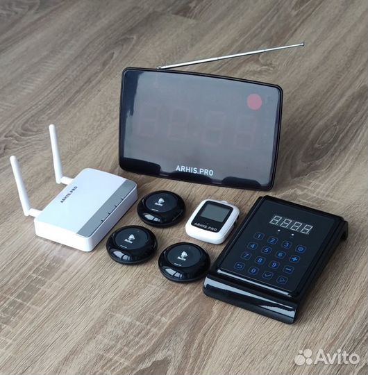 Кнопка вызова официанта, часы, табло, пуль, репите