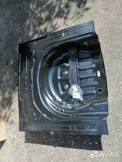 Пол багажника VW Passat B8