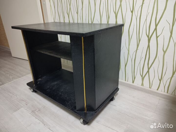 Полка для телевизора на колесиках