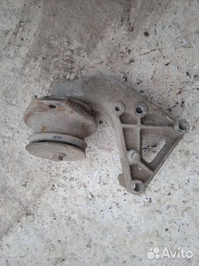 Кронштейн двигателя Лада 2112