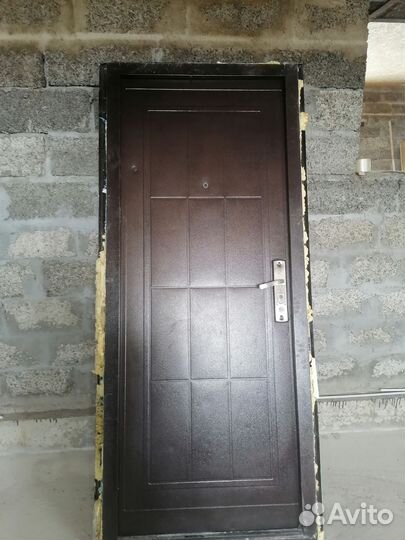 Дверь входная металлическая правая бу