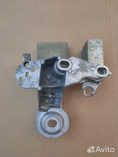 Кронштейн опоры двигателя правый audi a6 c5