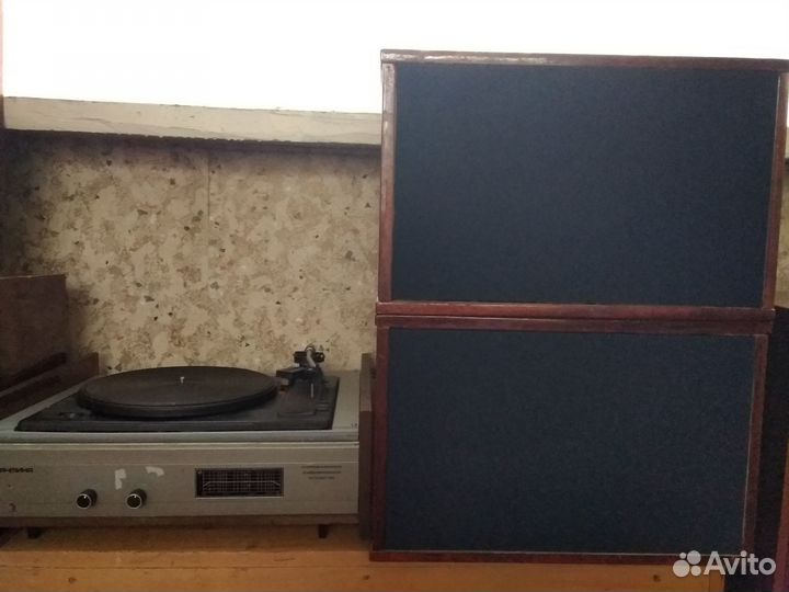 Проигрыватель виниловых дисков
