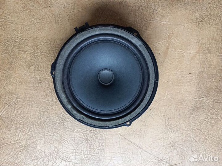 Динамик двери передней правой