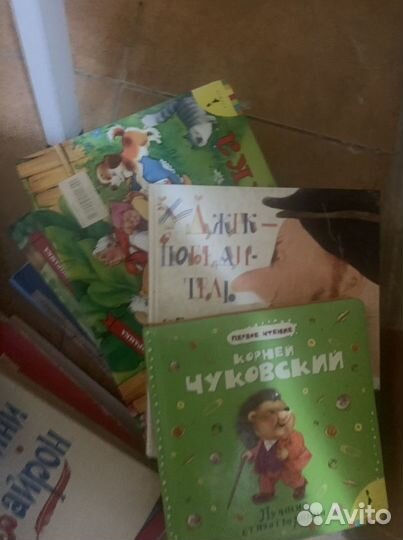 Детские книги в большом количестве