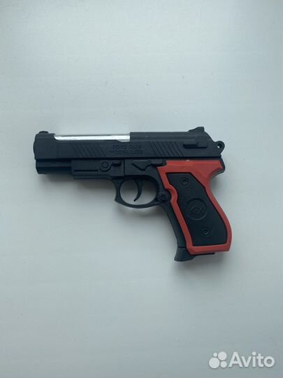 Игрушечный пистолет