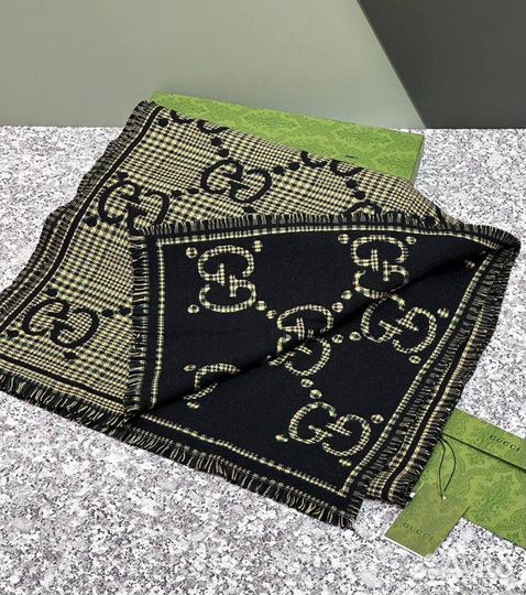 Жаккардовый вязаный шарф GG