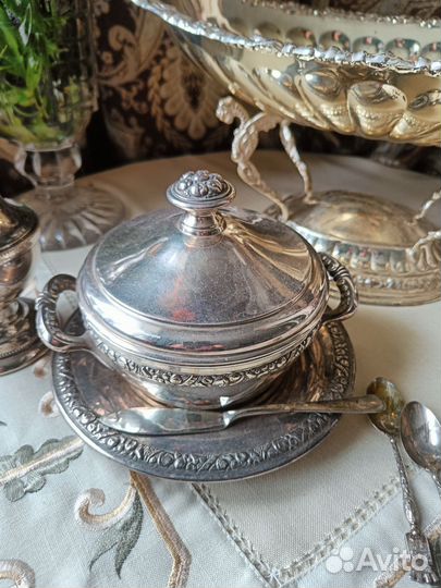 Сервизы и предметы для сервировки