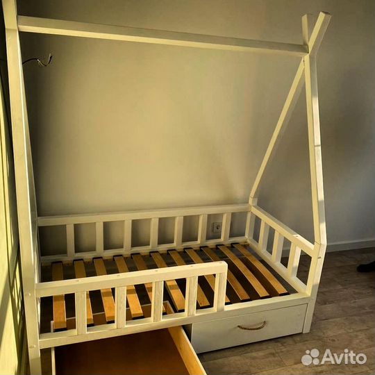Детская кроватка от 2 лет