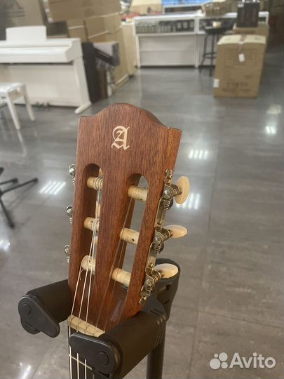 Классическая гитара Alhambra 8.000 CW EZ