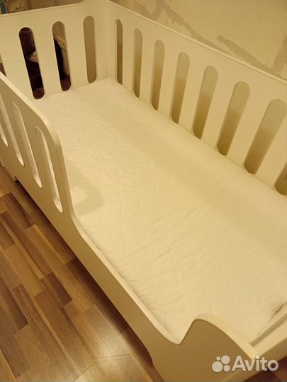 Детская кровать домик бу с матрасом