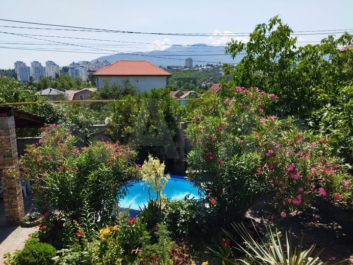 Дом 240 м² на участке 4 сот.