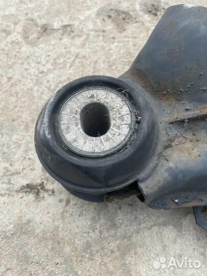 Подрамник передний 4B0399313CT