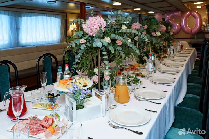 Аренда теплохода в Москве в апреле