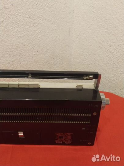 Радиоприемник Sony EFM-117L Япония 1960е