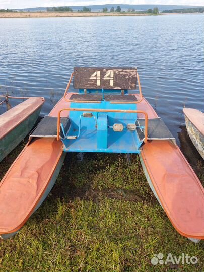 Катамаран бу