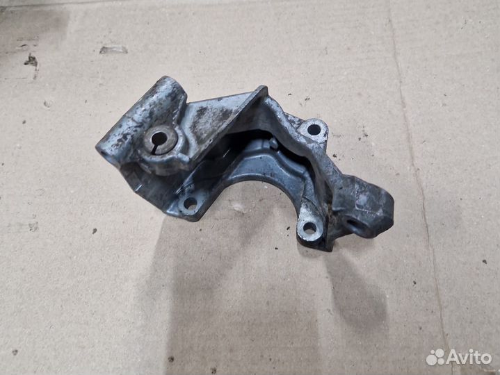 Кронштейн насоса гур Audi A6 C6 2005-2012