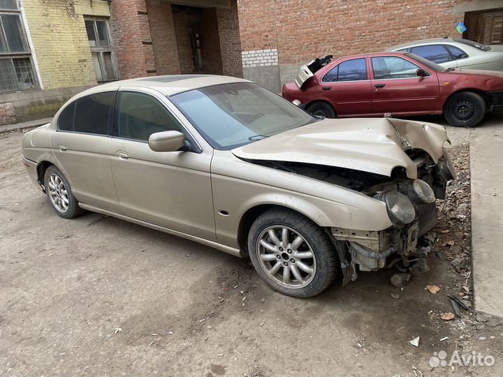 В полном разборе Jaguar S-Type 4.2 AT