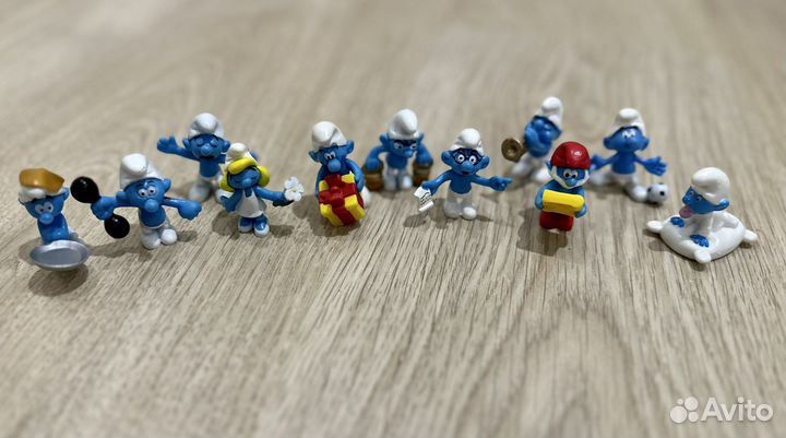 Игрушки из киндера Смурфики