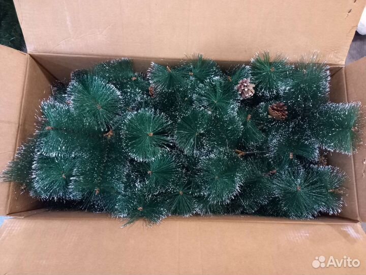 Елка с инием и шишками 210 см,игрушки в комплекте