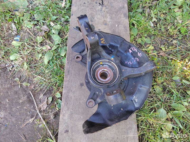 Поворотный кулак Toyota/Lexus