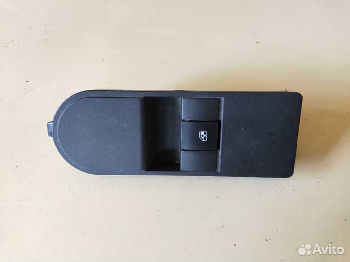 Кнопка стеклоподъемника Опель Астра Н Opel Astra H