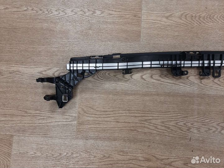 Консоль решетка радиатора Мерседес 213 238