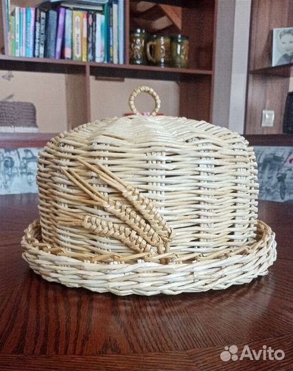 Плетёная хлебница