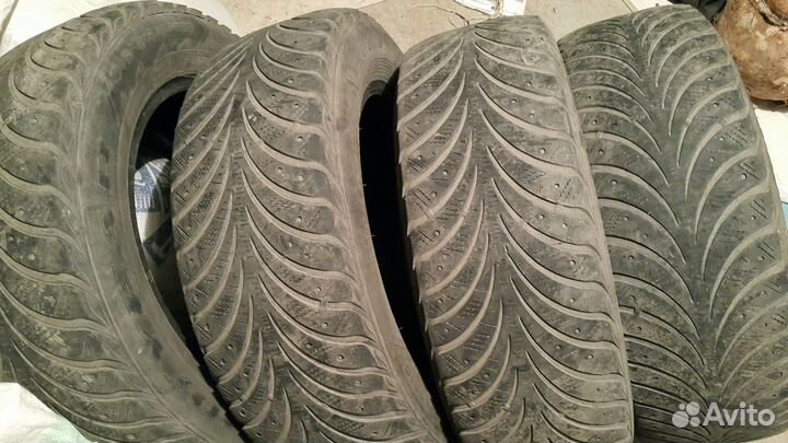 Goodyear UltraGrip Extreme 215/65 R16