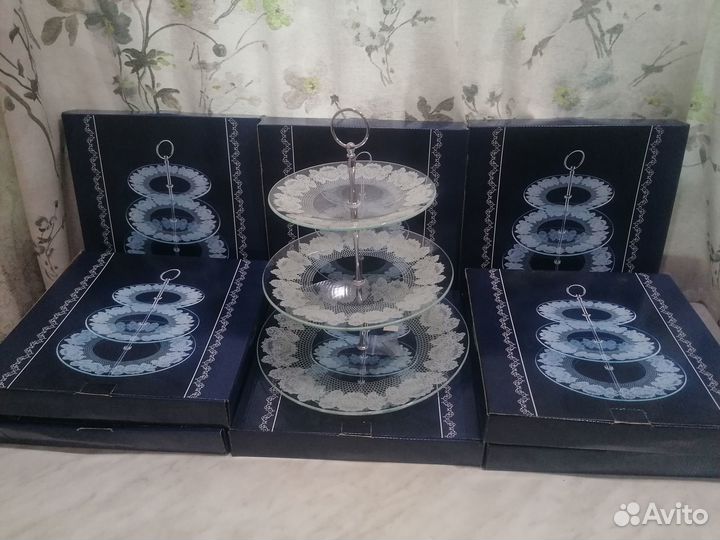 Стеклянная этажерка кружево