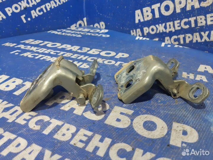 Петля двери Renault Logan 1 седан 2008