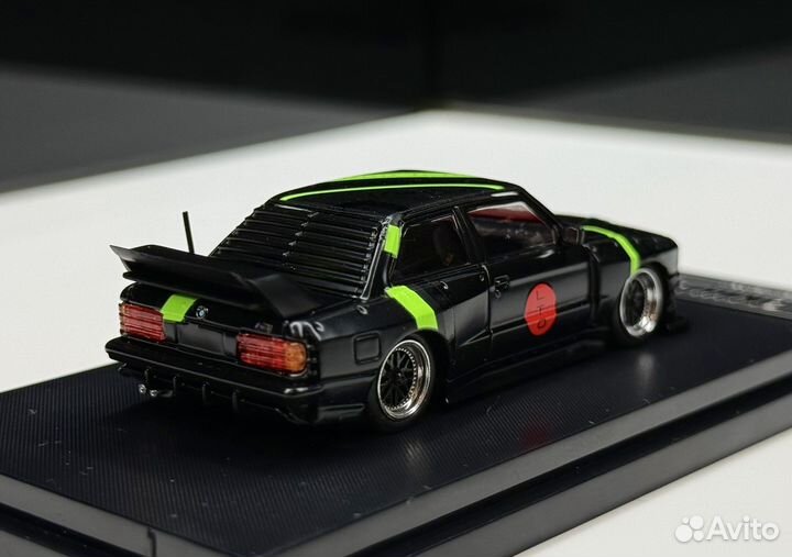 Модель BMW LTO E30 street weapon 1:64