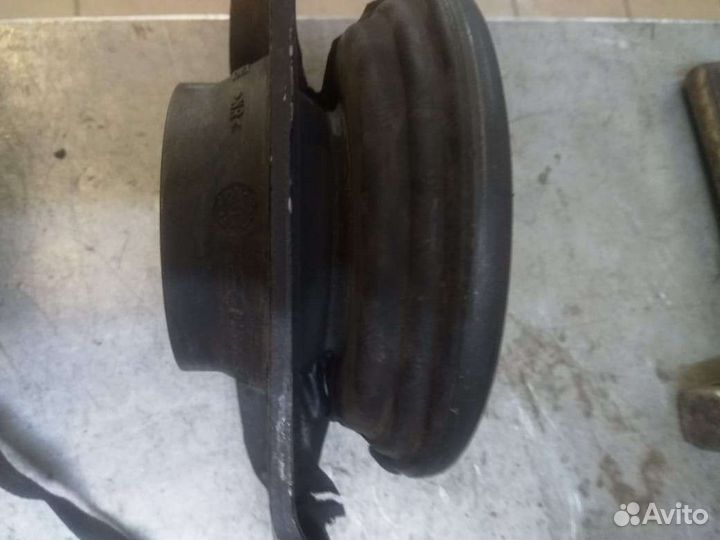 Левая опора двигателя volvo S40, C30