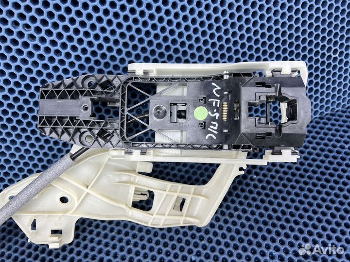 Ручка внутренняя левая VW Touareg NF/FL