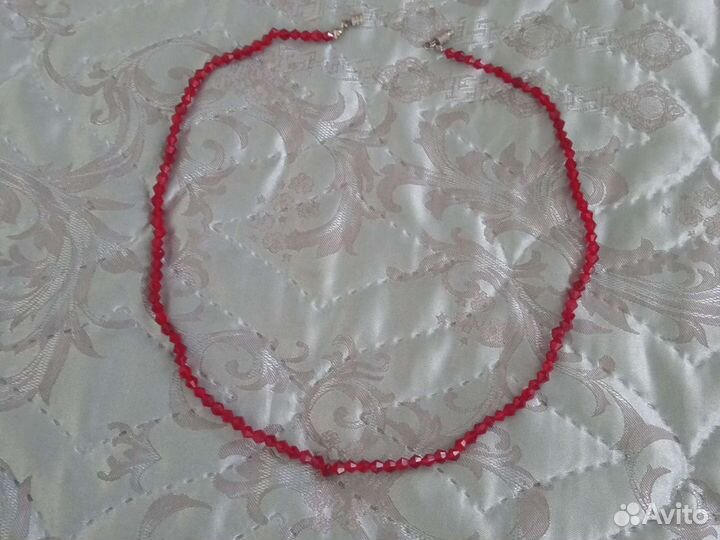 Бусы красные