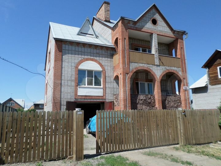 Коттедж 300 м² на участке 12 сот.