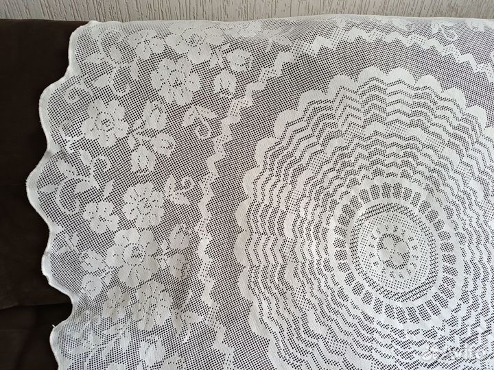 Ажурная праздничная скатерть