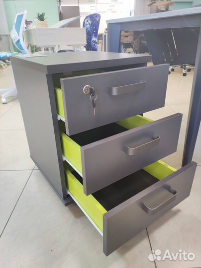 Стол компьютерный