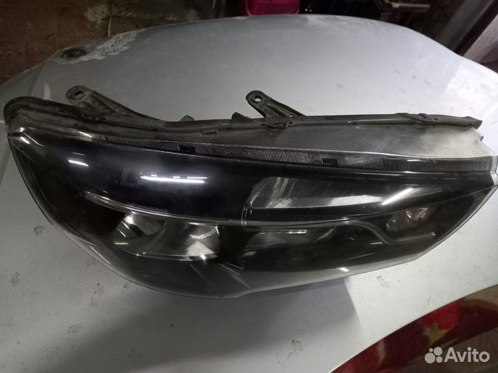 Передняя правая фара LADA Vesta