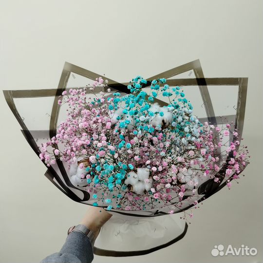 Букет из гипсофилы и хлопка