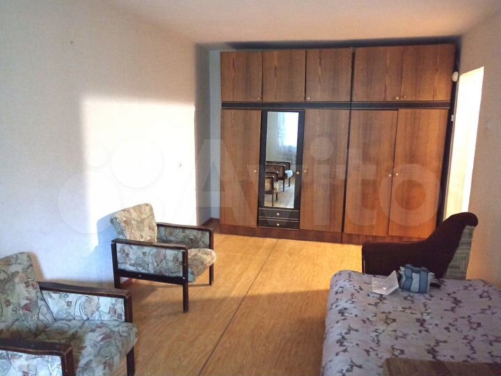 Доля в 1-к. квартире, 34 м², 1/5 эт.