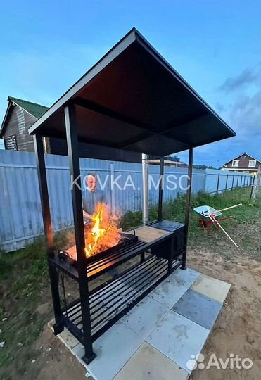 Мангал с крышей