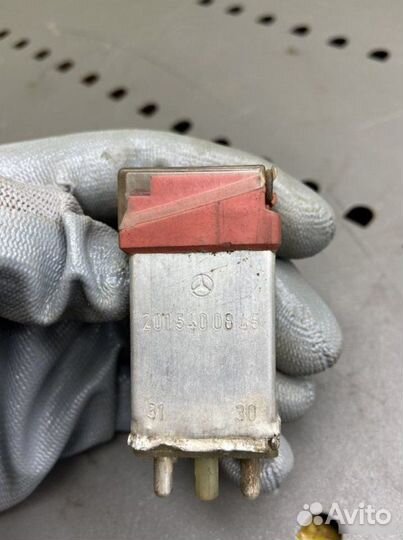 Реле защиты Mercedes E-Class W124 M103