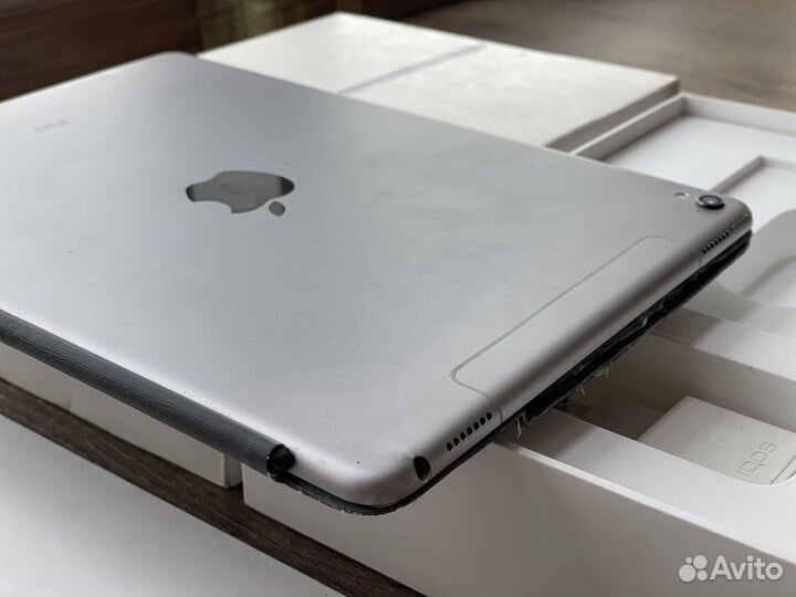 iPad pro 9.7 256gb Wifi Cellular + Smart Keyboard