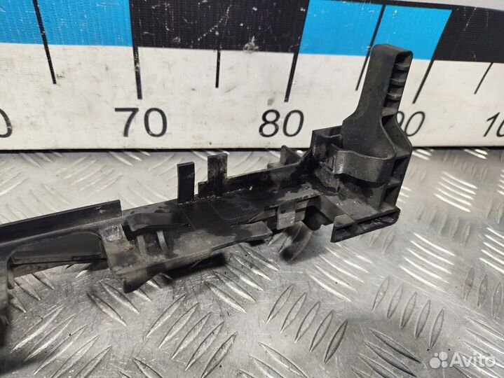 Б/У Кронштейн радиатора левый Mercedes#001